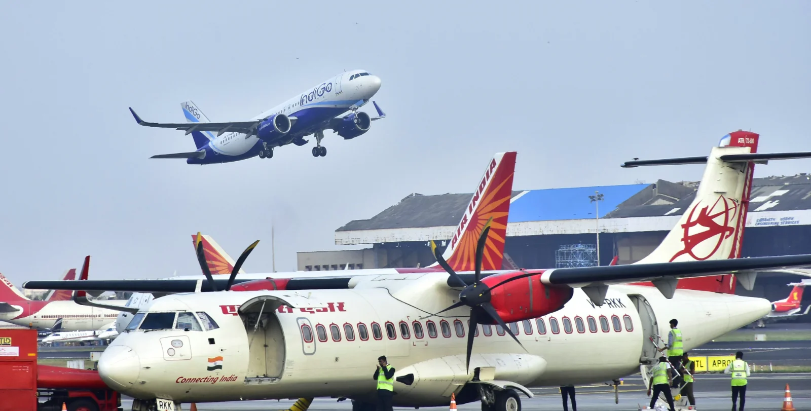DGCA bans MOBIKINS MK-PB-04 power bank on aircraft