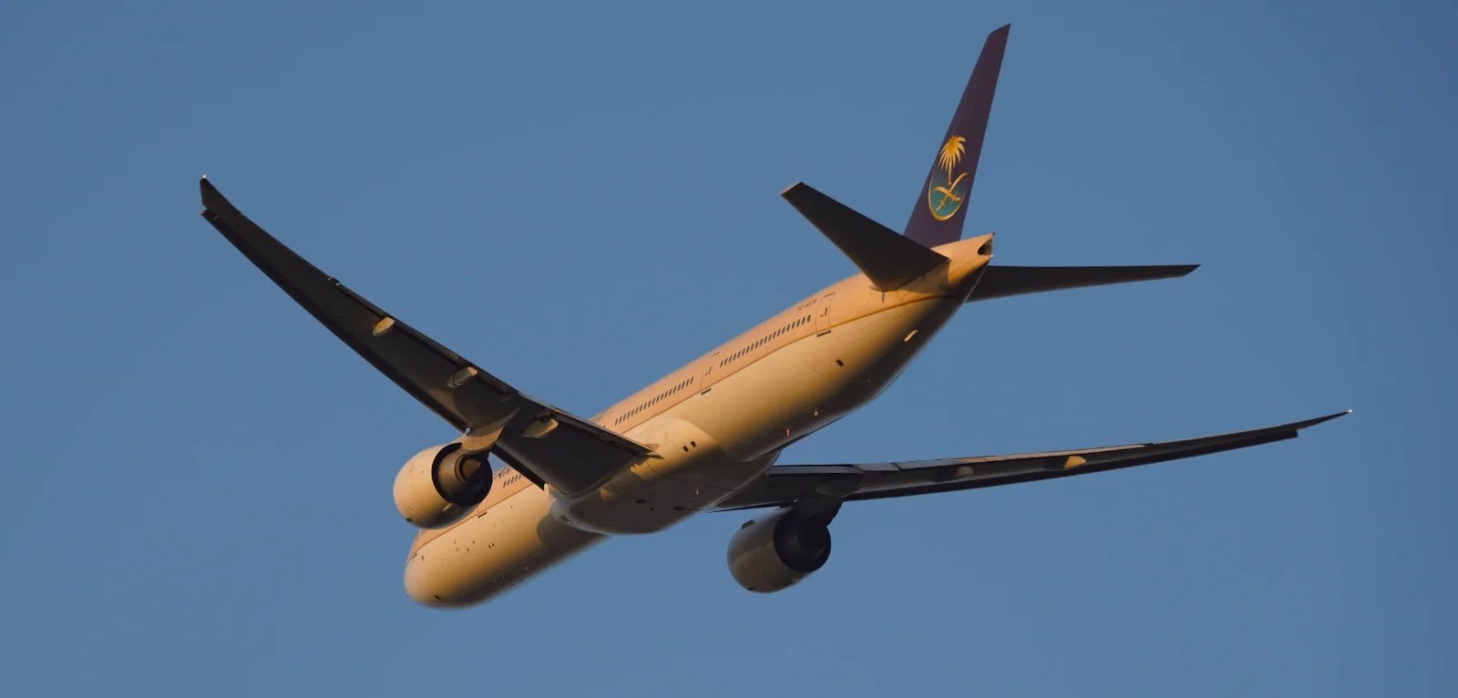 Riyadh airport shutdown extended, airlines cancel flights