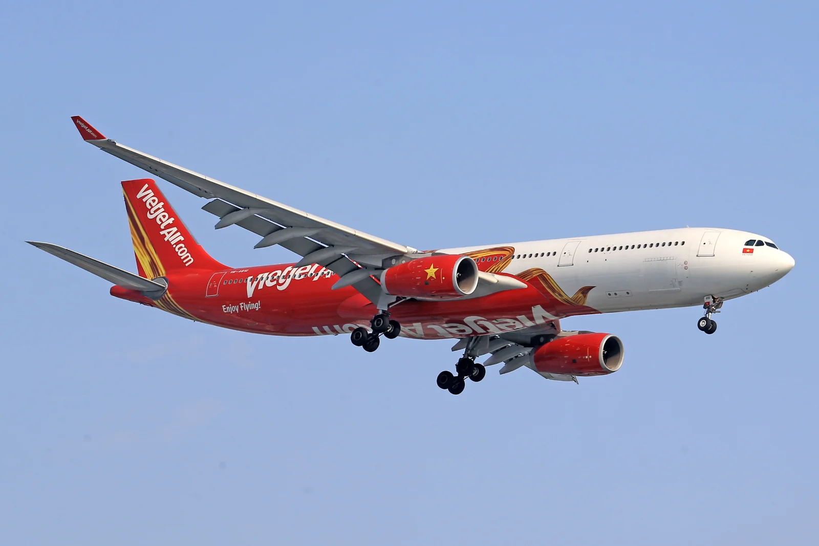 Vietjet launches flights linking Hanoi, Almaty and Prague