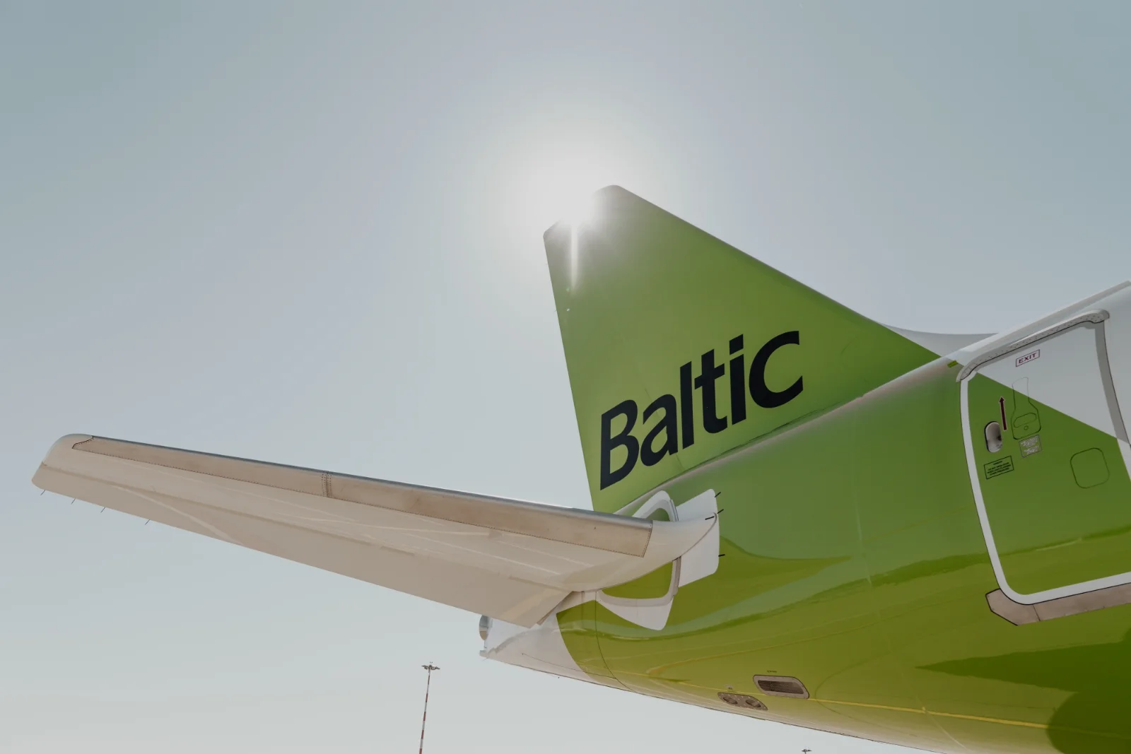 airBaltic plans 500-700 job cuts amid restructuring
